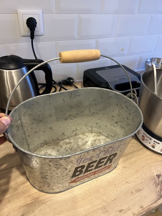 Balde em metal para cervejas