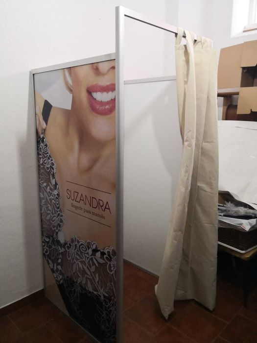 Provador / Biombo em estrutura de alumínio e portátil