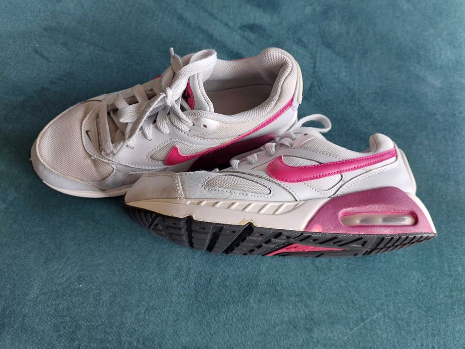 Buty sportowe Nike Air Max Ivo 35,5
