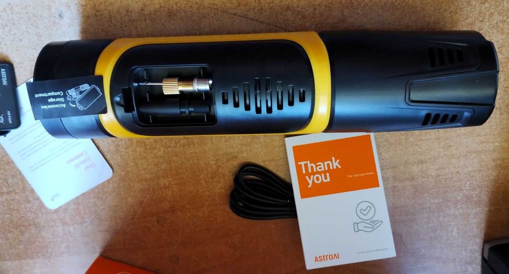 AstroAI Elektryczna Pompka Powietrza kompresor 150PSI 4500mA