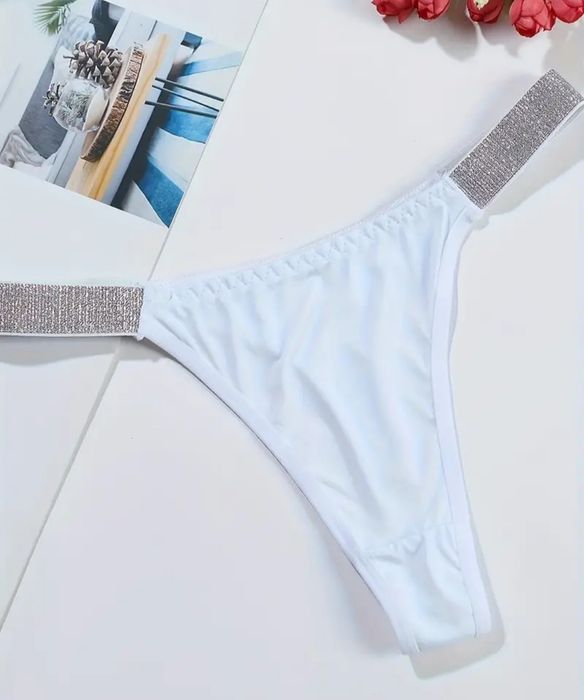 Очень красивые женские трусы-стринги размер М (46)