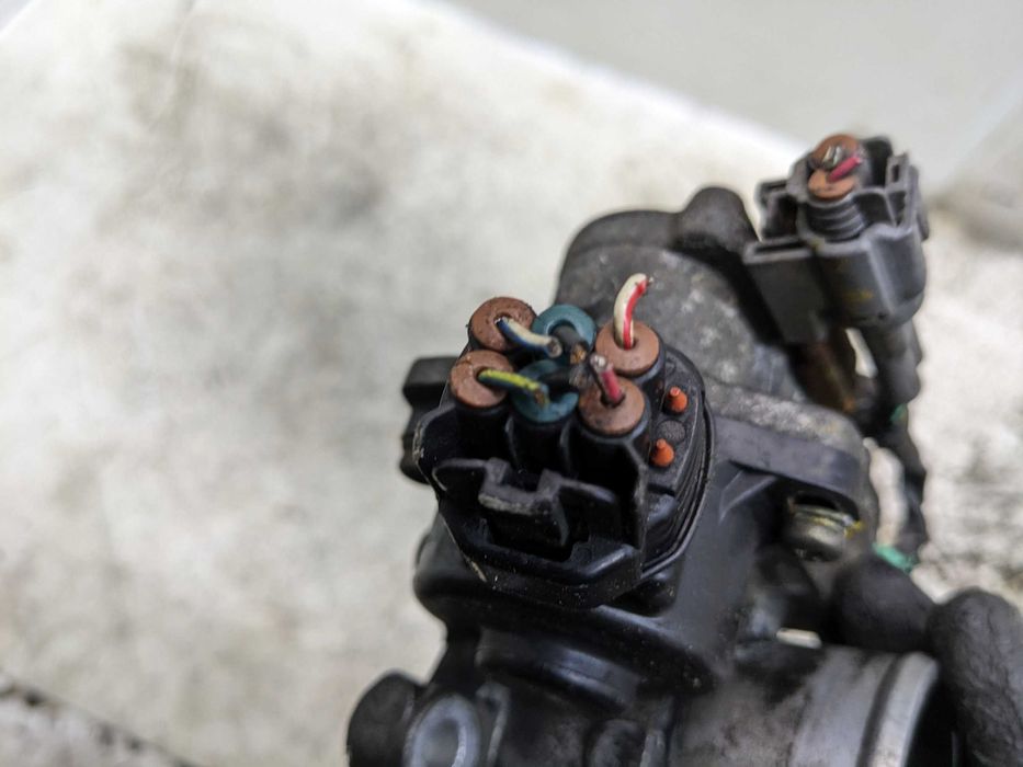 Toyota Corolla E12 Avensis T25 2.0 D4D Przepustnica