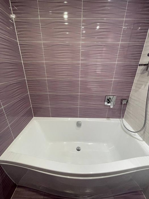 Продам 5 кімнатну квартиру. Район ДНС. Василя  Стуса