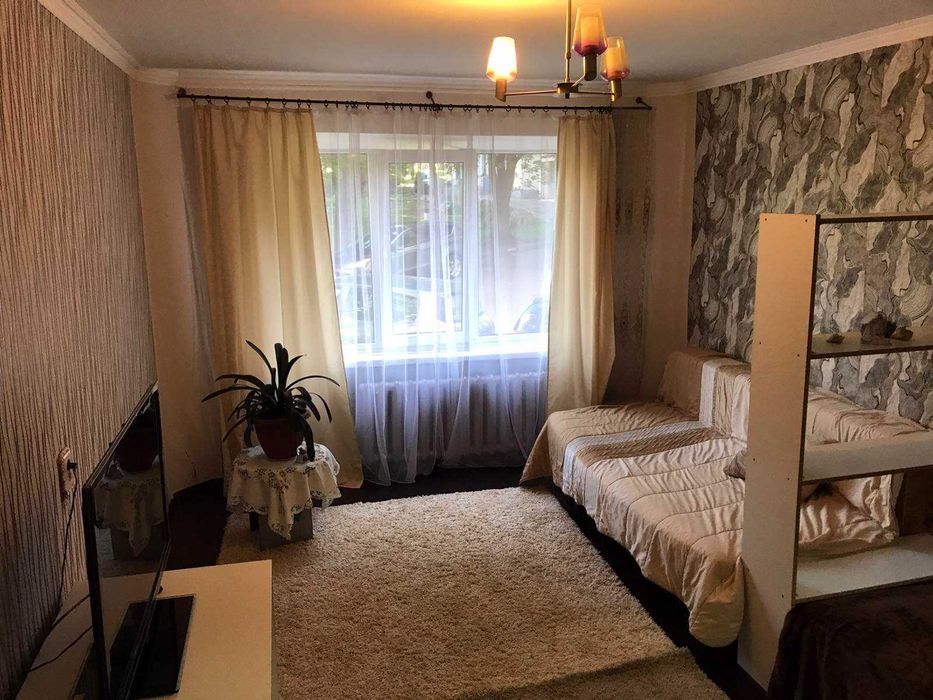 ТОРГ ДУЖЕ ХОРОШИЙ, Двох Кімнатна, Терміново, Виставка