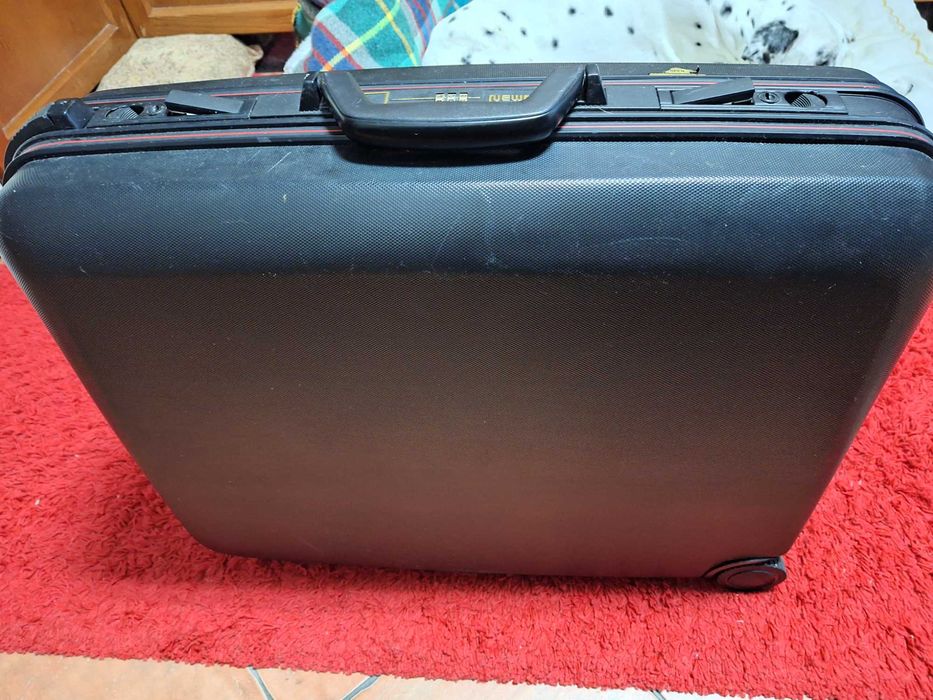 Mala de viagem  rigida Newest 0,62x0,50 (tipo Samsonit)