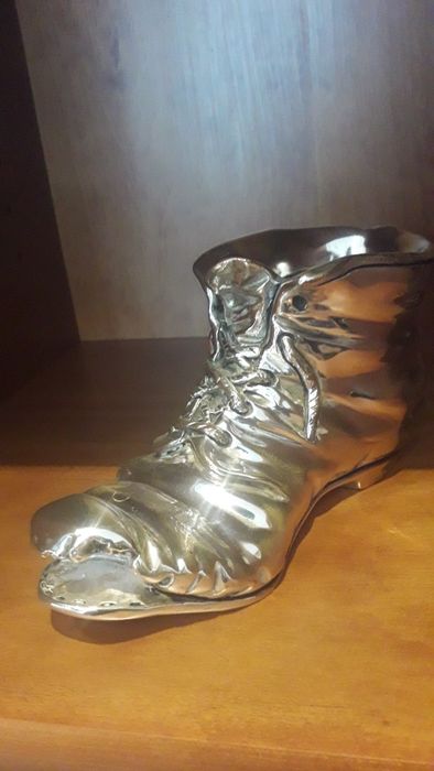 Invulgar bota em prata