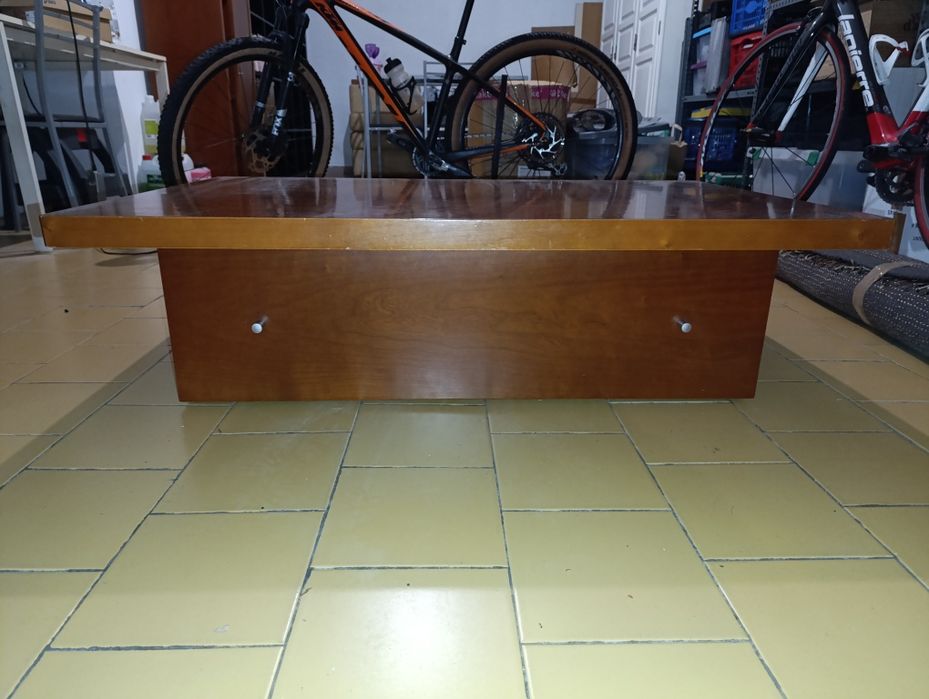 Mesa centro de sala em cerejeira