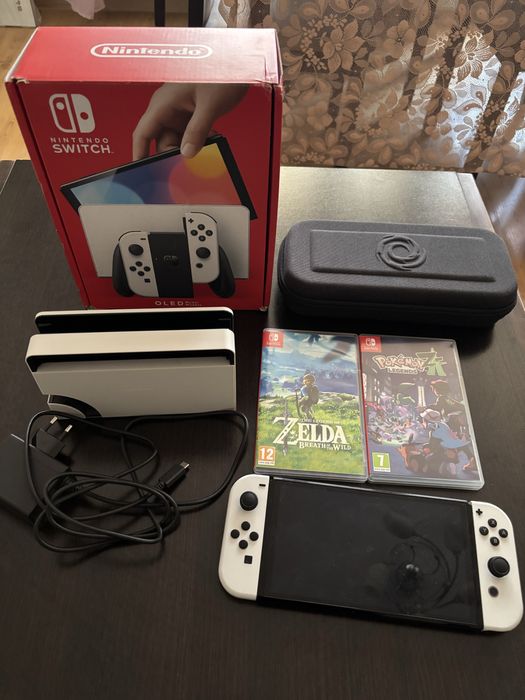 Nintendo Switch Oled + 2 Gry + Etui