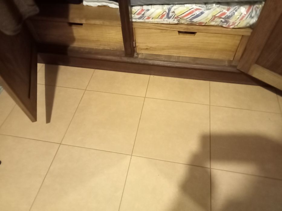 Roupeiro todo madeira maciça