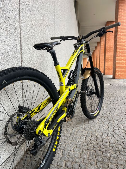 YT Tues CF Pro 27.5 Downhill