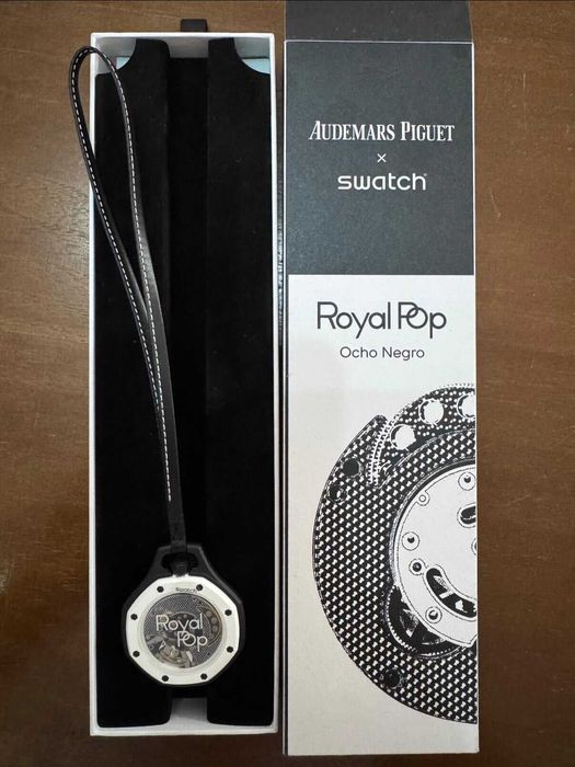 Swatch AP Ocho Negro – biały ośmiokąt, czarne detale, 90h rezerwy