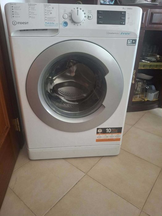 Máquina de Lavar Roupa Indesit 8kg