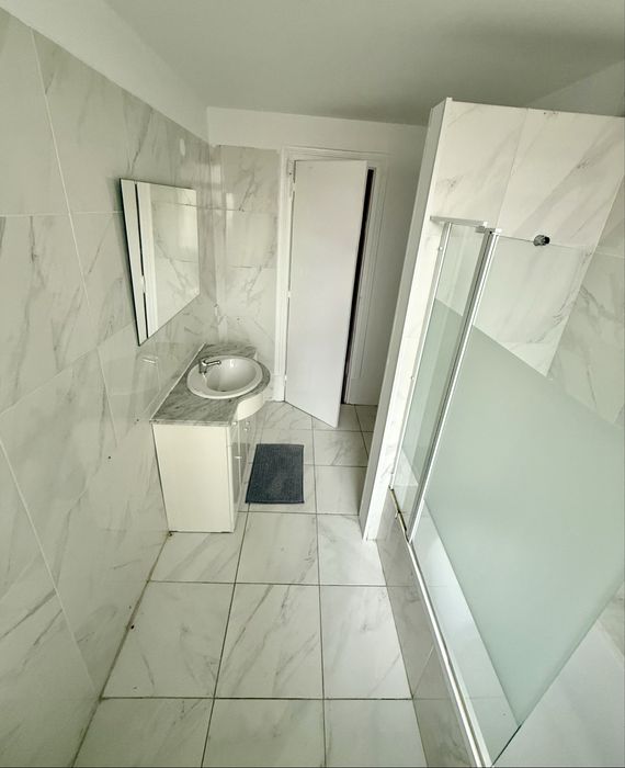 QUARTO mobiliado p casal ou familiares em frente El Corte Ingles