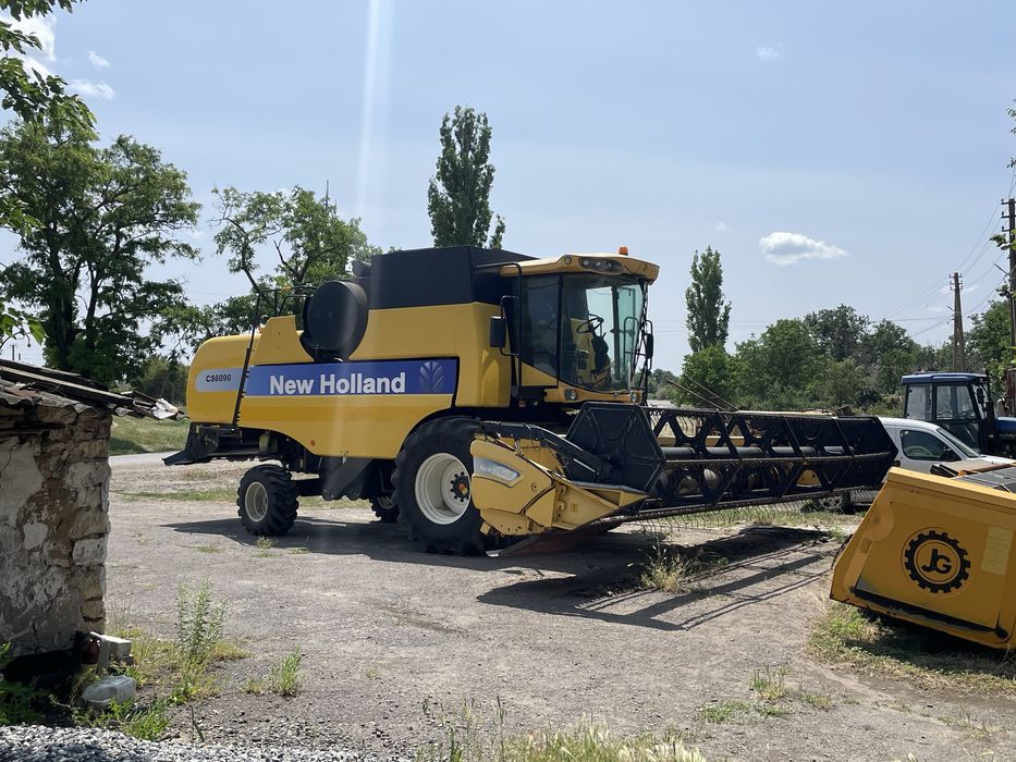 Комбаин NEW HOLLAND CS6090.( зерновая жатка)