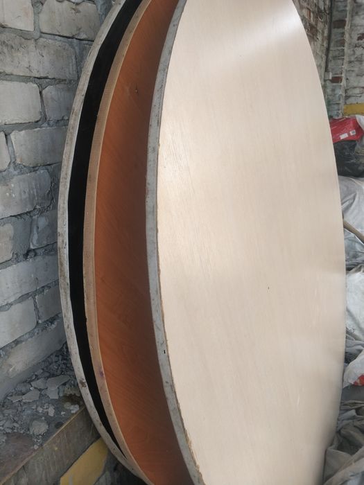 Стол банкетный диаметр 180 см.