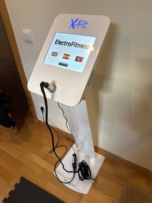 Estação Profissional EMS X-Fit + 2 Fatos