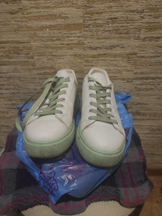 Кросовки женские