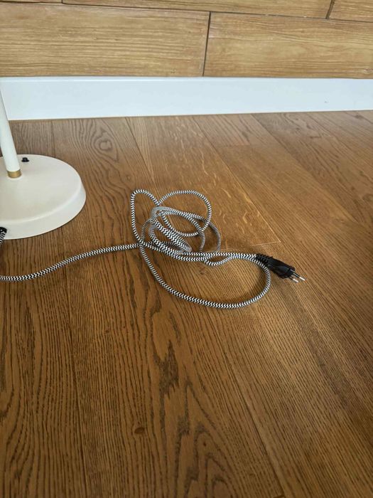 Lampka biurowa na biurko Ikea biała