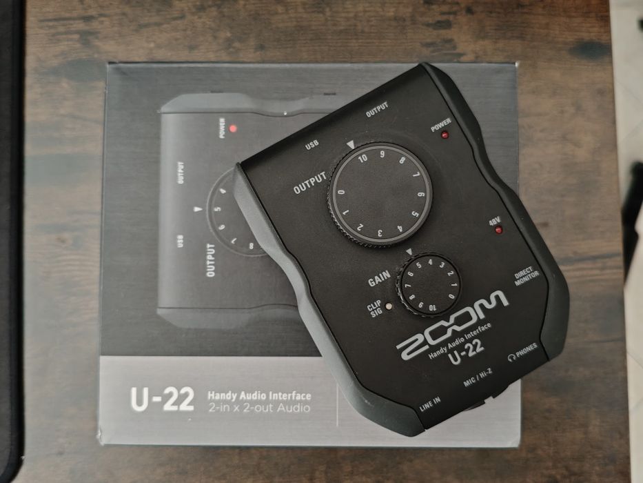 Interface audio Zoom U-22 em caixa original.