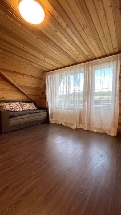 Продається будинок в мальовничій місцевості.Басейн.Сауна.Річка.