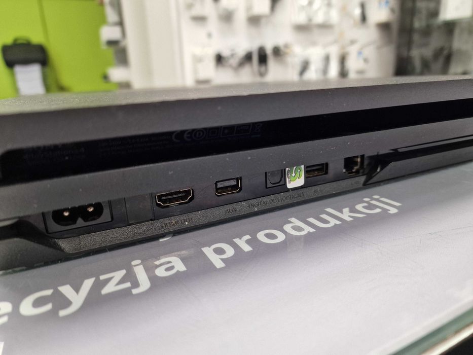 Konsola PS4 PRO PlayStation 4 PRO 1TB 7216B + pad + kable/ Grade B