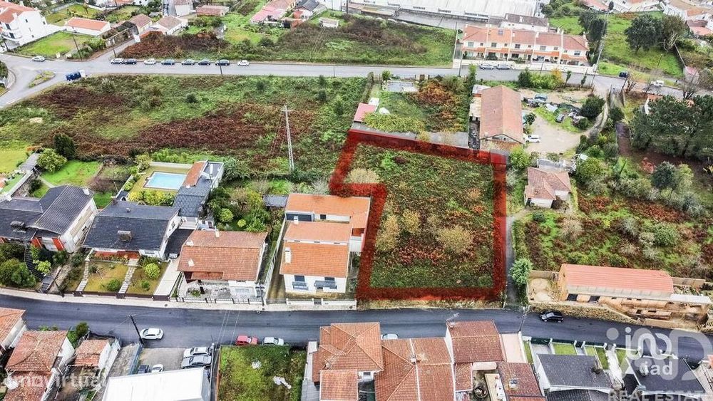 Terreno em Vila de Cucujães