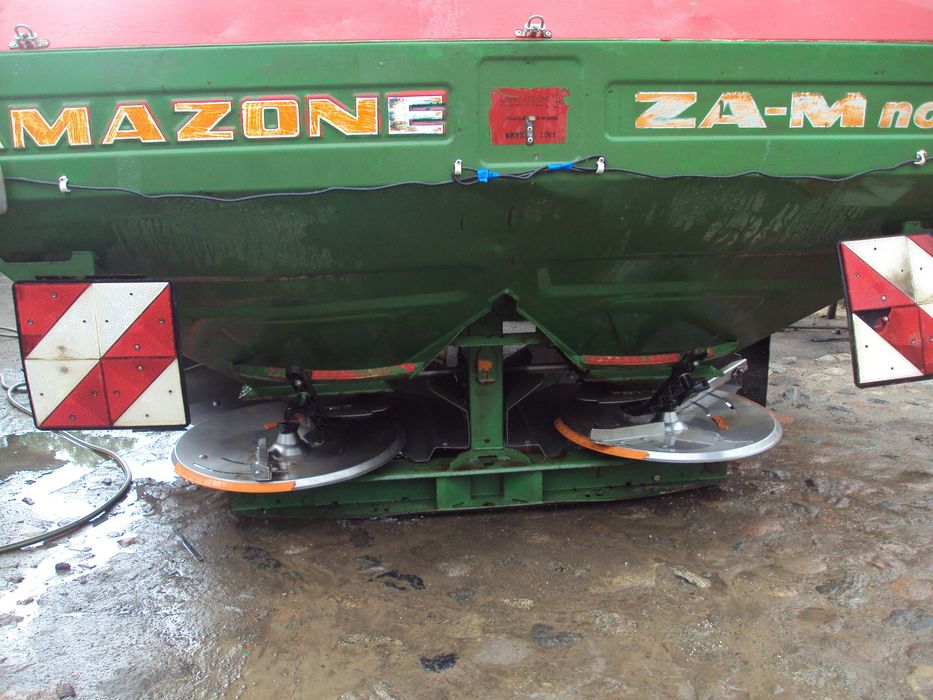 rozsiewacz amazone novis 24-36m stan bdb 1800l. ,plandeka