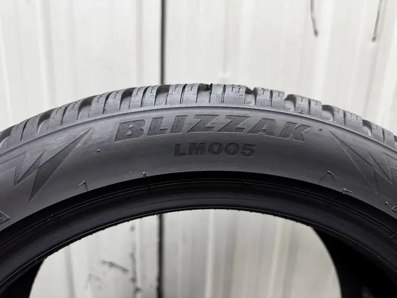 Шини бу 225 45 R17 Bridgestone Blizzak LM005