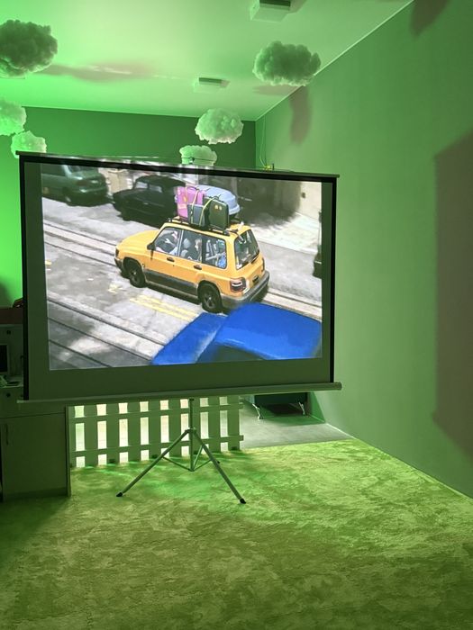 Продам полотно на стійці для проектора