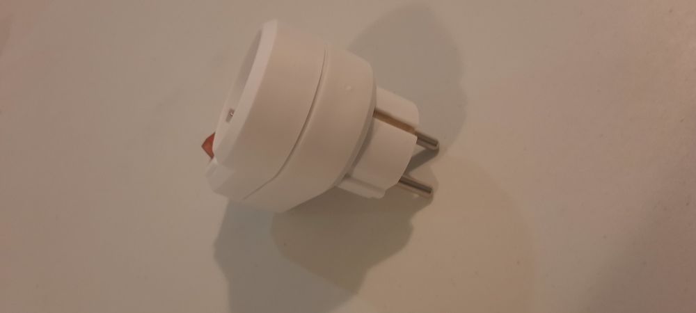 Electrical socket with switch446694766968852481