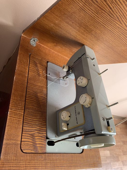 Швейная машинка Чайка 142 м