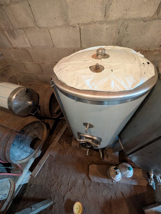 Cuba em inox de 500 litros.
Em bom estado