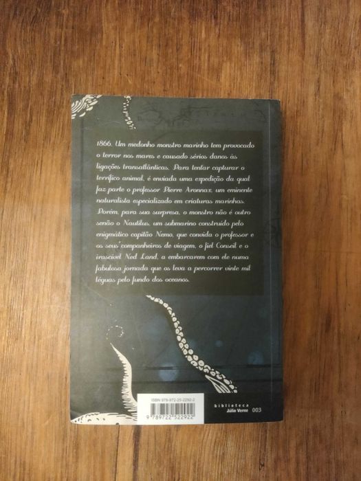 Livro Vinte Mil Léguas Submarinas de Júlio Verne