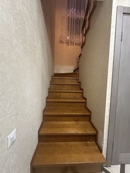 Санжійка, сучасний двоповерховий будинок