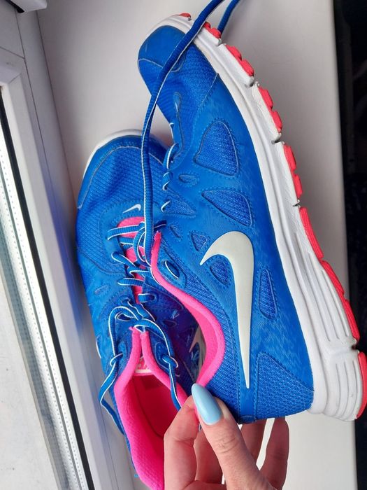 Кроссовки Nike женские
