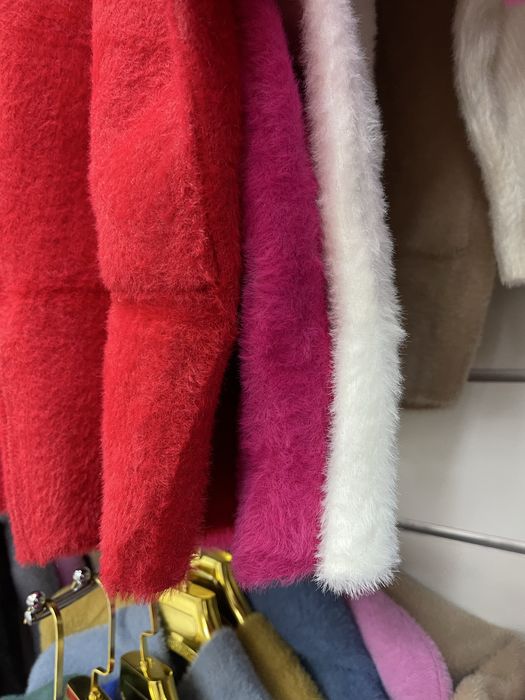 Płaszcz alpaka z kapturem i futerkiem kolory