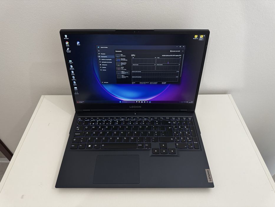 Computador gaming com vários extras