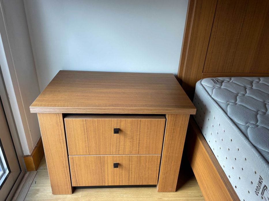 Vendo Duas Mesas de Cabeceira - Como Novas!