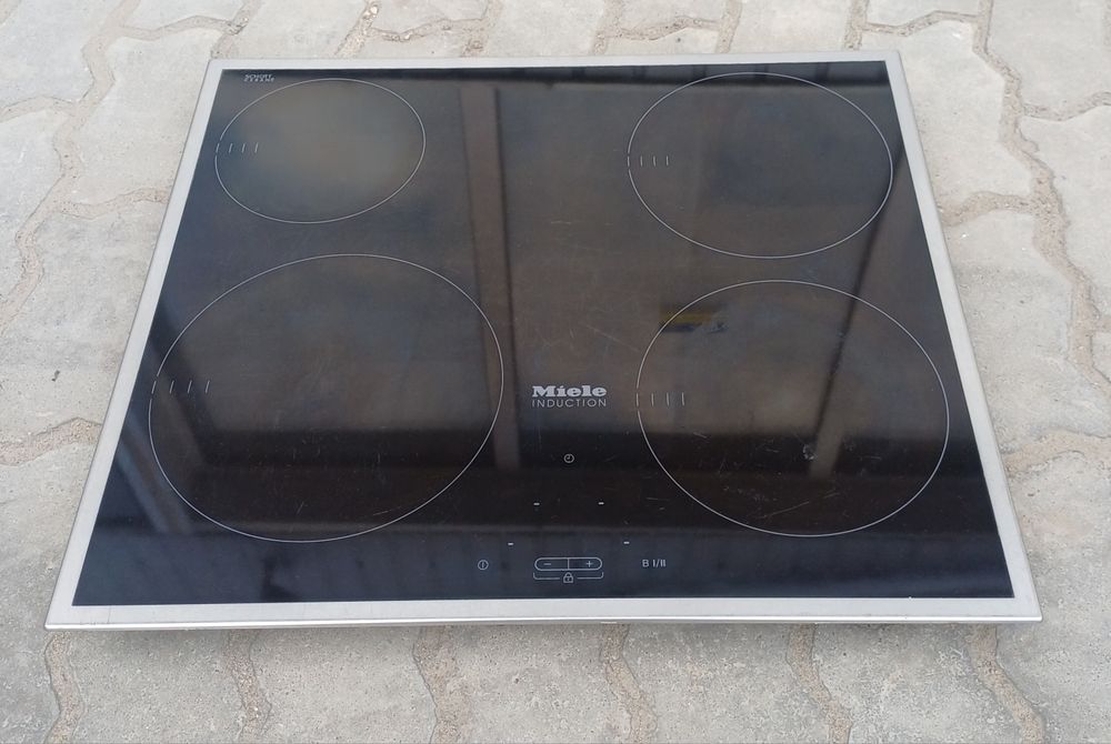 Вбудована індукційна варильна поверхня 60 см Міле Miele KM6115
