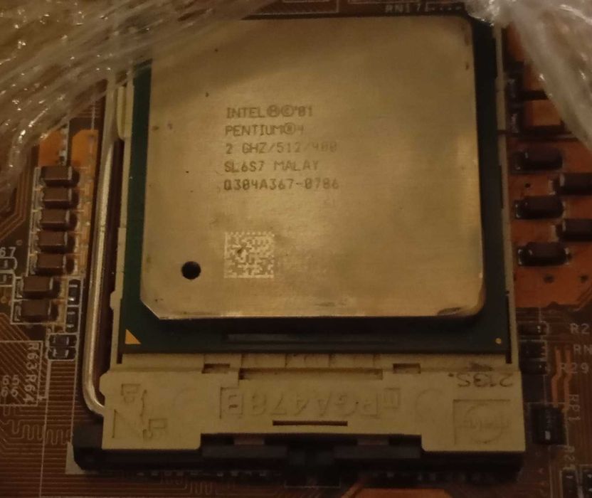 Lote 2 Motherboards (ASUS P4S533) e (Matsonic MS9317E+ (USB) Retro Socket 478 + Processadores Pentium 4 + RAM 256MB (Para Peças / Reparação)