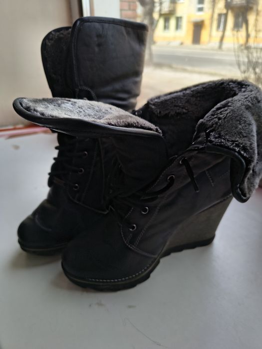 Зимові жіночі чоботи на платформі р40