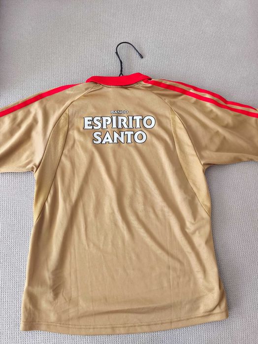 Camisola oficial do Sport Lisboa e Benfica da época 2004/05, modelo alternativo
