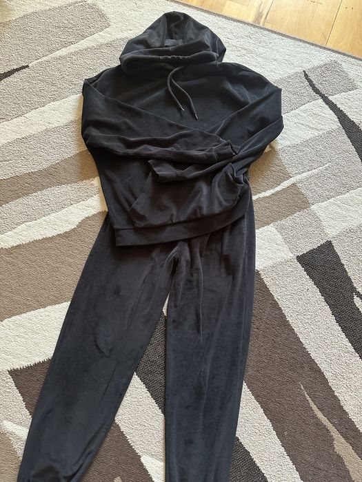 Костюм велюровий чорного кольору,розміру S,за усіма замірами у лс