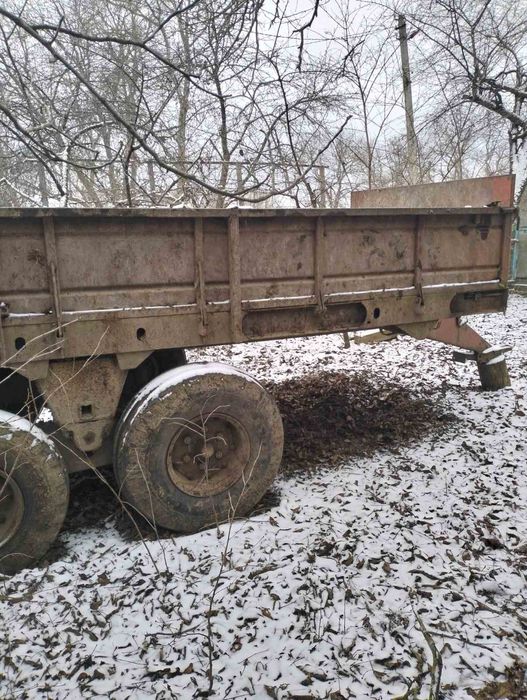 Розкидач гною в робочому стані