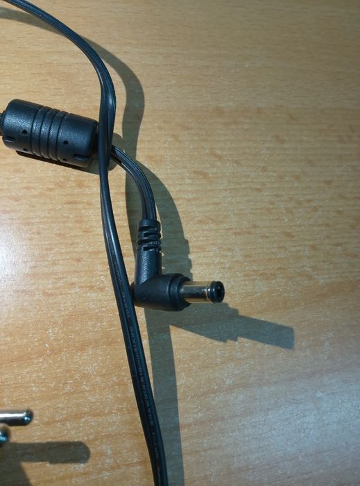 Zasilacz sieciowy 12V 1,5A