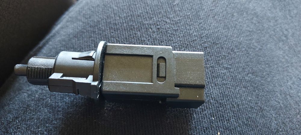 Interruptor luz travão traseiro Nissan Micra