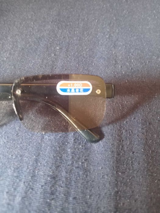 Продам окуляри три пари з пластиковим склом +1.