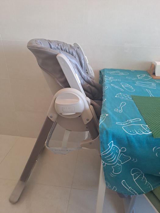 Esperguiçadeira e cadeira de papa chico