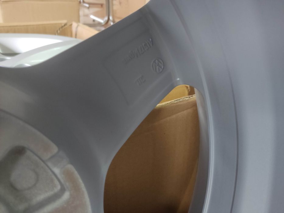 Felgi aluminiowe NOWE AUDI Q7 VW TUAREG 5x130 18 8j et53 możliwa wysył
