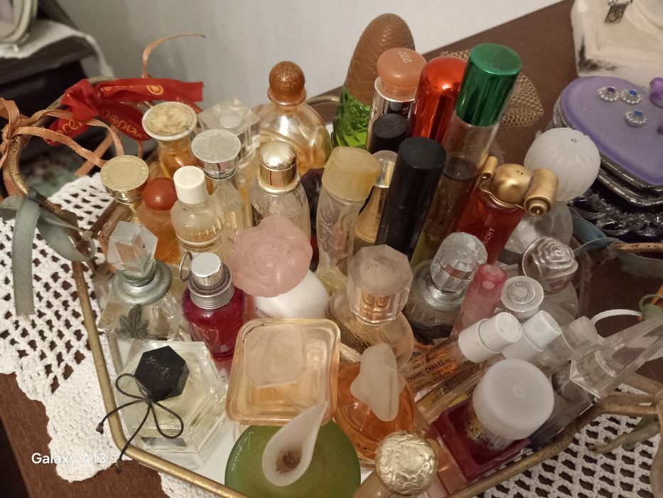 Perfumes frascos vazios colecção